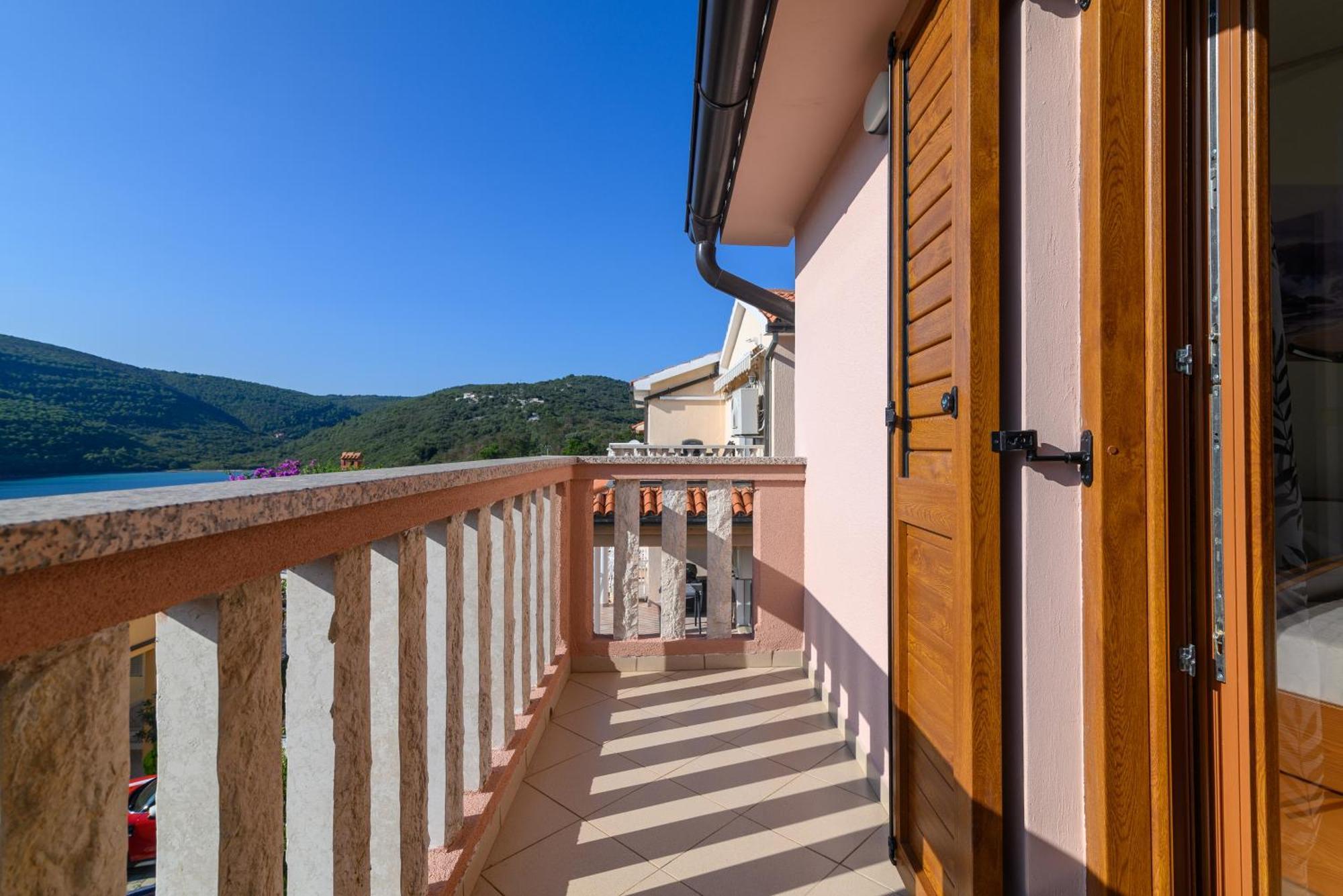 Apartments By The Sea Duga Luka - Prtlog, Labin - 2335 Bagian luar foto